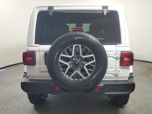 2025 Jeep Wrangler 4-Door Sahara 4x4
