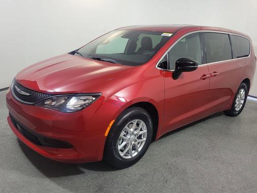 Red Hot Pearlcoat 2026 Chrysler Voyager LX