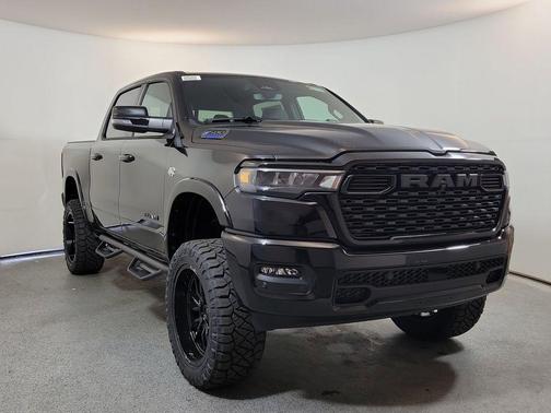 Diamond Black Crystal Pearlcoat 2026 RAM 1500 Big Horn/Lone Star