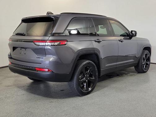 Baltic Gray Metallic Clearcoat 2023 Jeep Grand Cherokee Limited