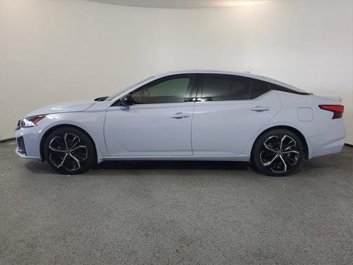 2023 Nissan Altima SR FWD