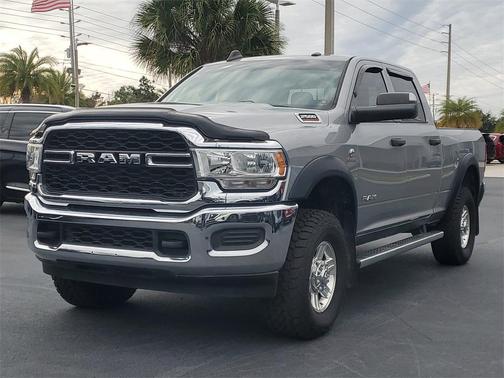 2020 RAM 2500 Tradesman Crew Cab 4X4 6'4' Box
