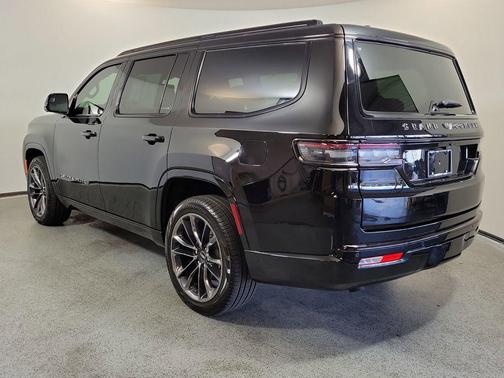 Diamond Black Crystal Pearlcoat 2024 Jeep Grand Wagoneer Series II 4x4