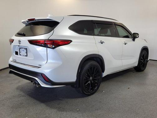 Pearl 2023 Toyota Highlander XSE