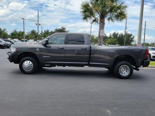 Granite Crystal Metallic Clearcoat 2024 RAM 3500 Big Horn Crew Cab 4x4 8' Box