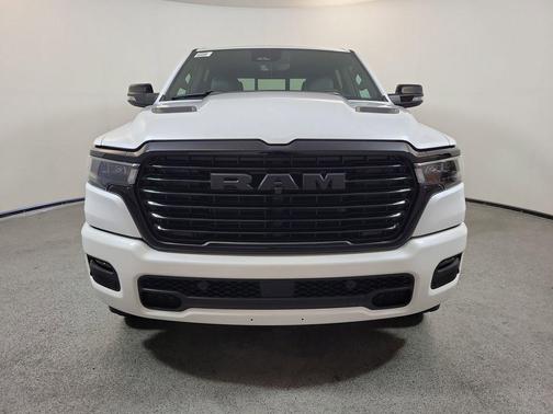 Ivory White Tri-Coat Pearlcoat 2026 RAM 1500 Laramie