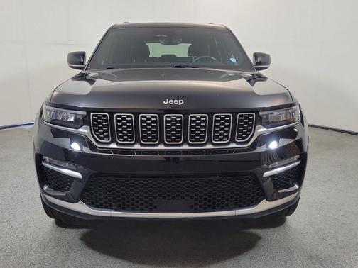 Diamond Black Crystal Pearlcoat 2023 Jeep Grand Cherokee Summit