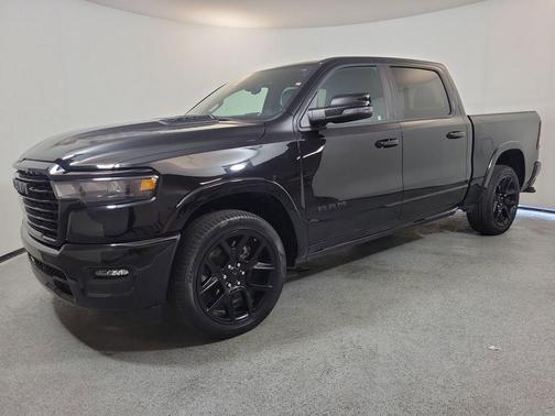 Diamond Black Crystal Pearlcoat 2025 RAM 1500 Laramie
