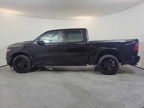 Diamond Black Crystal Pearlcoat 2025 RAM 1500 Laramie