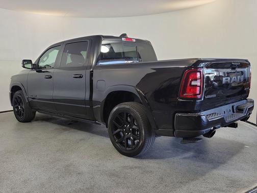 Diamond Black Crystal Pearlcoat 2025 RAM 1500 Laramie