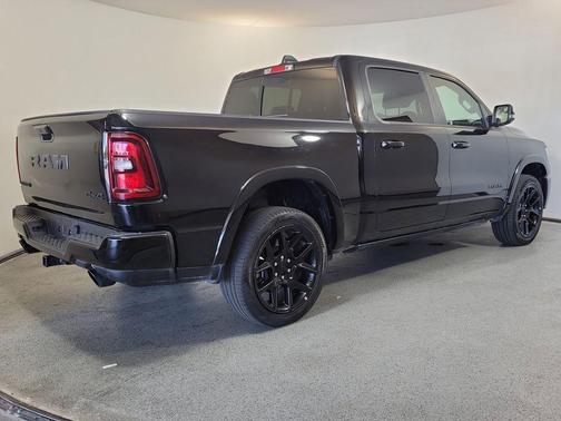 Diamond Black Crystal Pearlcoat 2025 RAM 1500 Laramie