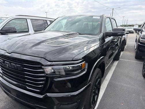 Diamond Black Crystal Pearlcoat 2025 RAM 1500 Laramie