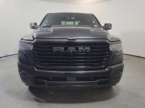 Diamond Black Crystal Pearlcoat 2025 RAM 1500 Laramie