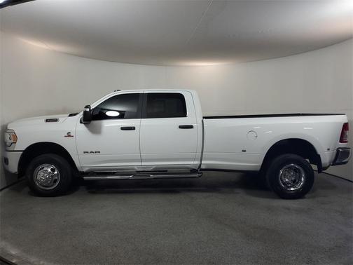 2024 RAM 3500 Big Horn Crew Cab 4x4 8' Box