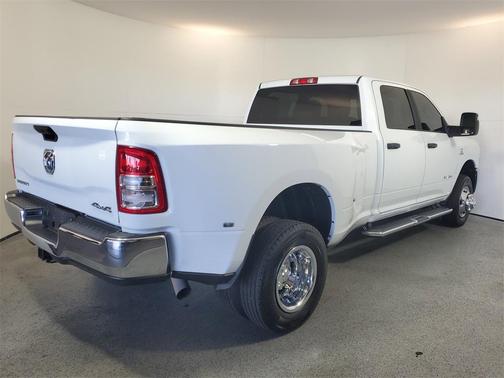 2024 RAM 3500 Big Horn Crew Cab 4x4 8' Box