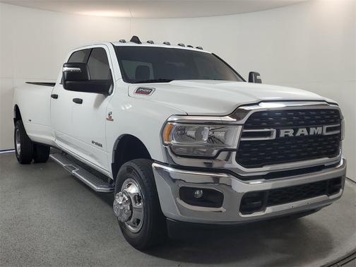 2024 RAM 3500 Big Horn Crew Cab 4x4 8' Box