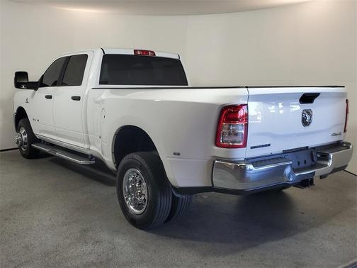 2024 RAM 3500 Big Horn Crew Cab 4x4 8' Box