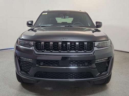 High Gloss Black 2027 Jeep Grand Cherokee Limited