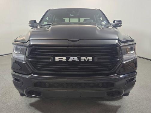 Diamond Black Crystal Pearlcoat 2023 RAM 1500 Laramie