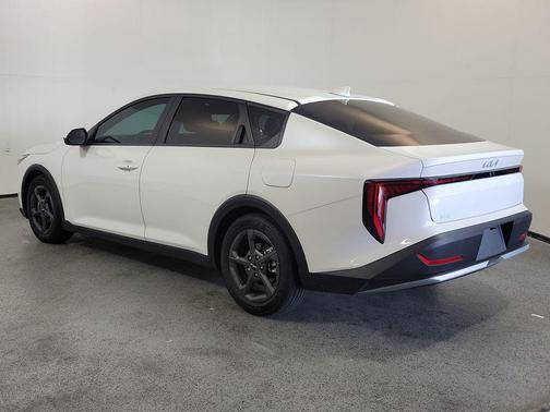 Snow White Pearl 2026 Kia K4 LXS