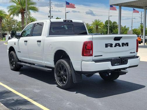 Bright White Clearcoat 2026 RAM 2500 Big Horn Crew Cab 4x4 6'4' Box