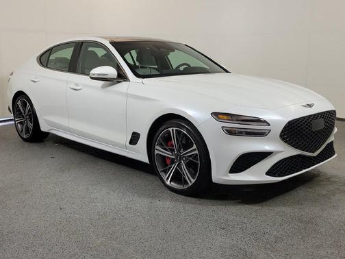 Uyuni White 2024 Genesis G70 2.5T RWD