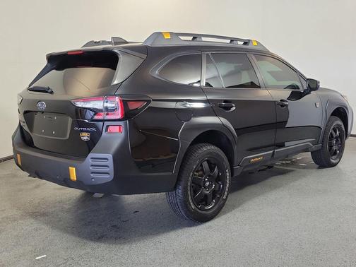 Crystal Black Silica 2024 Subaru Outback Wilderness