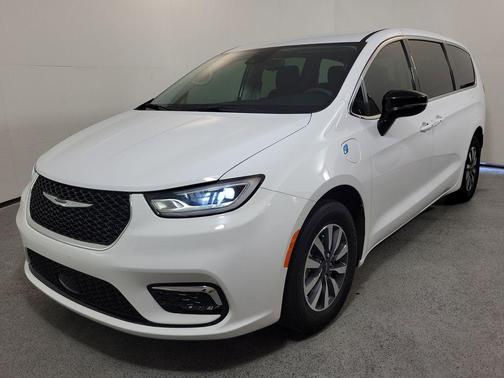 Bright White Clearcoat 2024 Chrysler Pacifica Hybrid Select