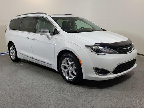 Bright White Clearcoat 2019 Chrysler Pacifica Limited