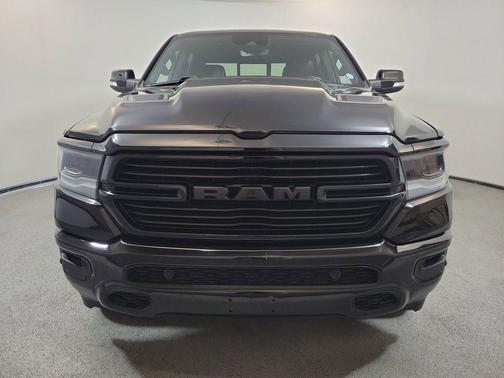 Diamond Black Crystal Pearlcoat 2022 RAM 1500 Laramie