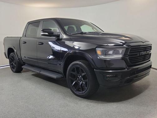 Diamond Black Crystal Pearlcoat 2022 RAM 1500 Laramie