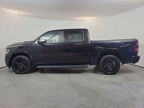 Diamond Black Crystal Pearlcoat 2022 RAM 1500 Laramie