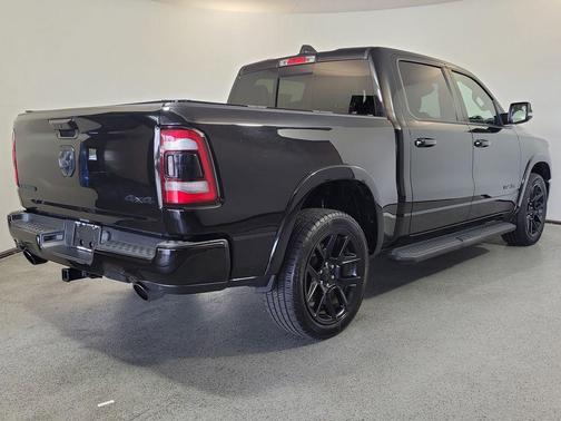 Diamond Black Crystal Pearlcoat 2022 RAM 1500 Laramie