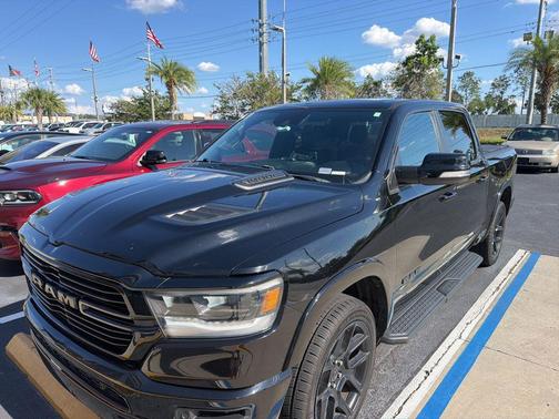 Diamond Black Crystal Pearlcoat 2022 RAM 1500 Laramie