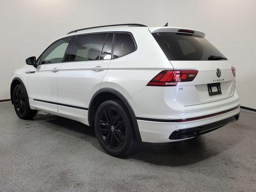 White 2022 Volkswagen Tiguan 2.0T SE R-Line Black 4MOTION