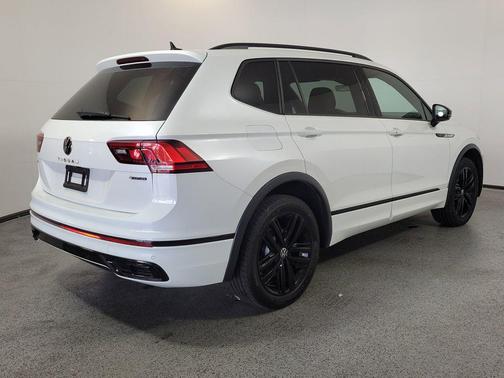 White 2022 Volkswagen Tiguan 2.0T SE R-Line Black 4MOTION