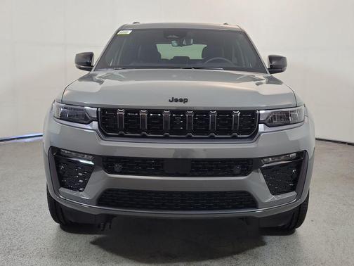 Sting-Gray Clear Coat 2027 Jeep Grand Cherokee Limited