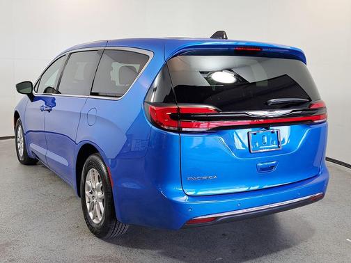 Hydro Blue Pearlcoat 2026 Chrysler Pacifica L