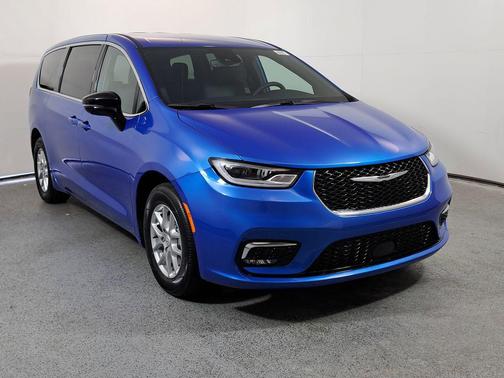 Hydro Blue Pearlcoat 2026 Chrysler Pacifica L