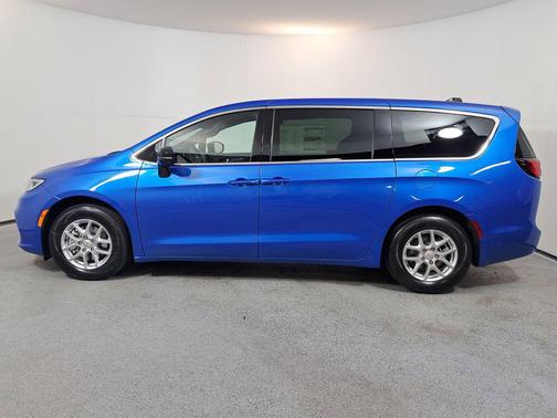 Hydro Blue Pearlcoat 2026 Chrysler Pacifica L