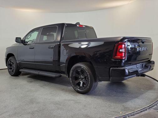 Diamond Black Crystal Pearlcoat 2026 RAM 1500 Express