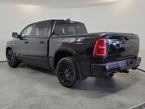 Diamond Black Crystal Pearlcoat 2026 RAM 1500 Limited