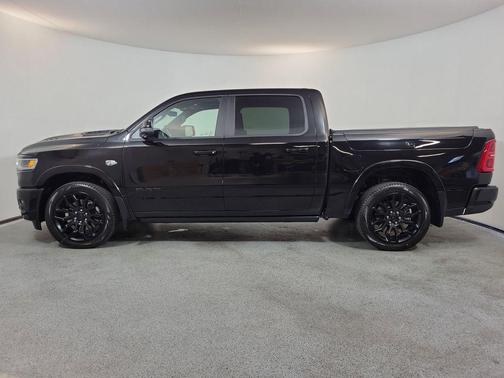 Diamond Black Crystal Pearlcoat 2026 RAM 1500 Limited