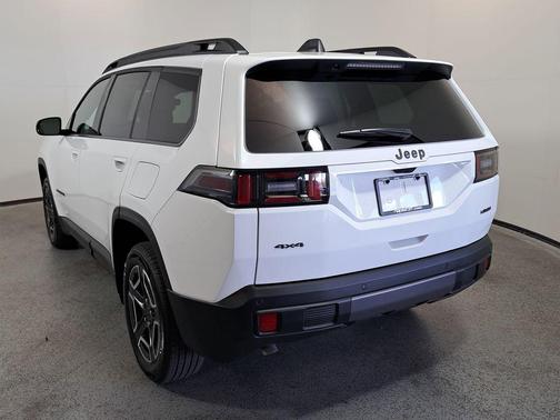 2026 Jeep Cherokee Laredo 4x4
