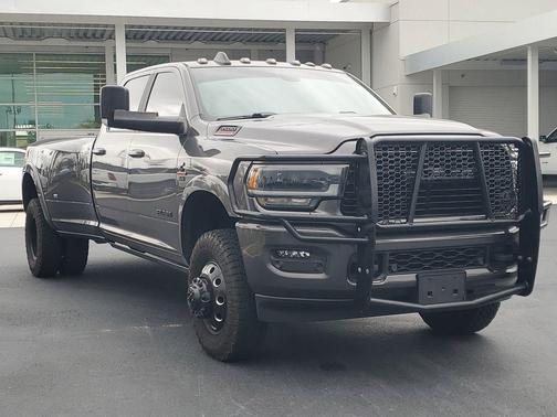 2021 RAM 3500 Laramie Crew Cab 4x4 8' Box