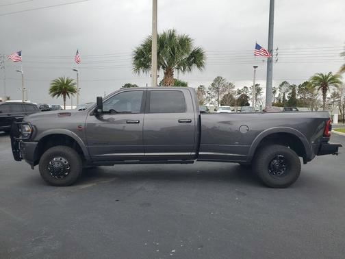 2021 RAM 3500 Laramie Crew Cab 4x4 8' Box