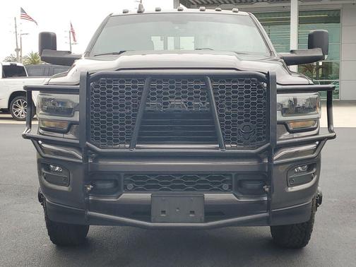2021 RAM 3500 Laramie Crew Cab 4x4 8' Box