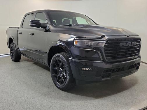Diamond Black Crystal Pearlcoat 2025 RAM 1500 Laramie