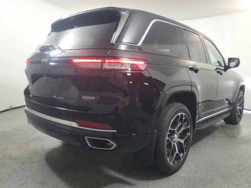 2022 Jeep Grand Cherokee Summit