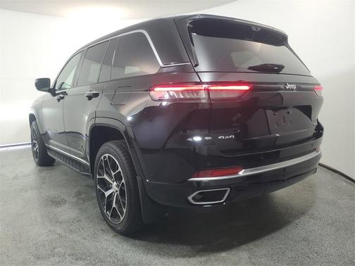 2022 Jeep Grand Cherokee Summit